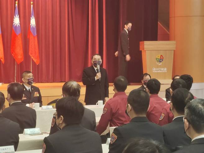 新北消防力再升级，新北消防大队长授阶暨103位新生报到。(新北市消防局提供)