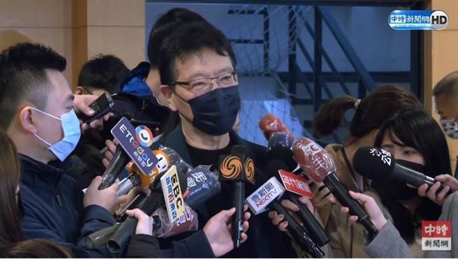 对于民眾党持续挖蓝营墙脚的说法，中广董事长赵少康认为国民党也可以去挖人。（图／翻摄自中时新闻网直播）