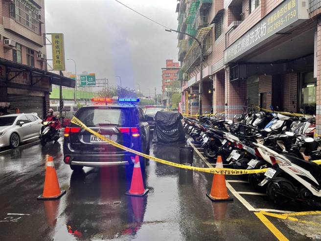 汐止福德二路今晨男子疑坠楼身亡。（民眾提供）