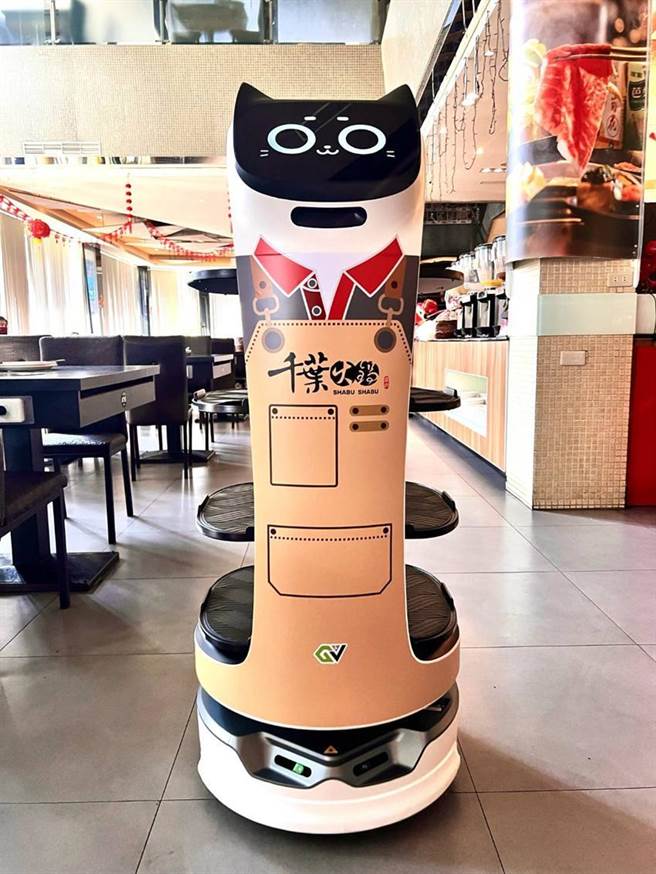 （千叶餐饮集团表示，未来将购置更多AI机器人，为消费者提供更多的即时服务。图／千叶提供）