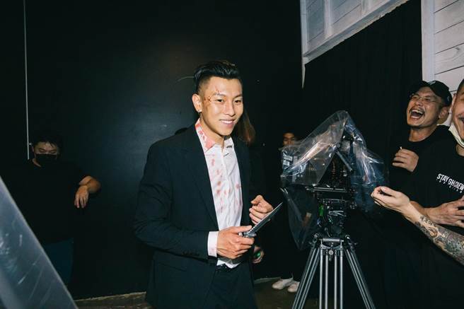 瘦子的新專輯《EARTHBOUND》銷售成績亮眼。（本色提供）