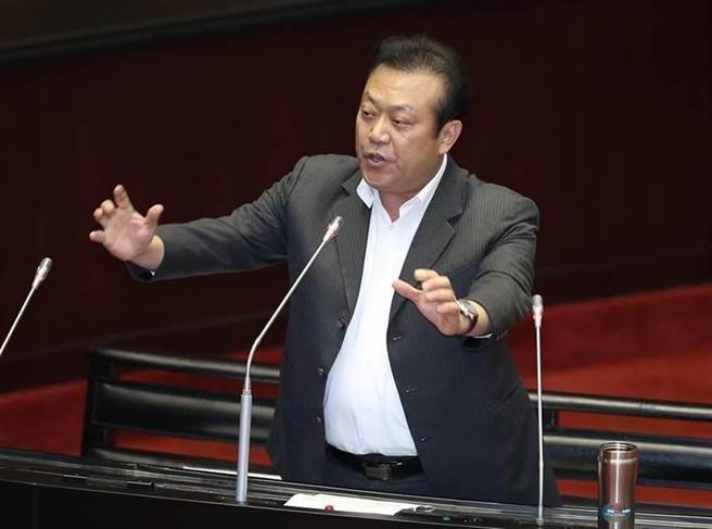 立委苏震清（见图）收到陈情，民眾指入住防疫旅馆被要求签清偿同意书，屏东县政府坦承有疏失，强调一切依照中央指示。（资料照）