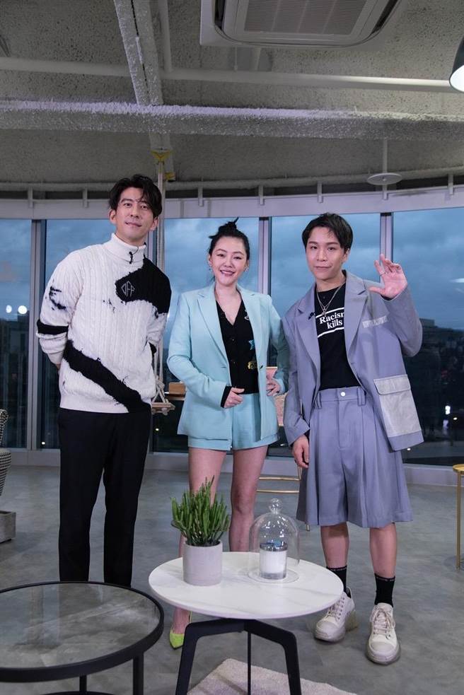 修杰楷上小S与派翠克主持的《小姐不熙娣分》。（东森综合提供）