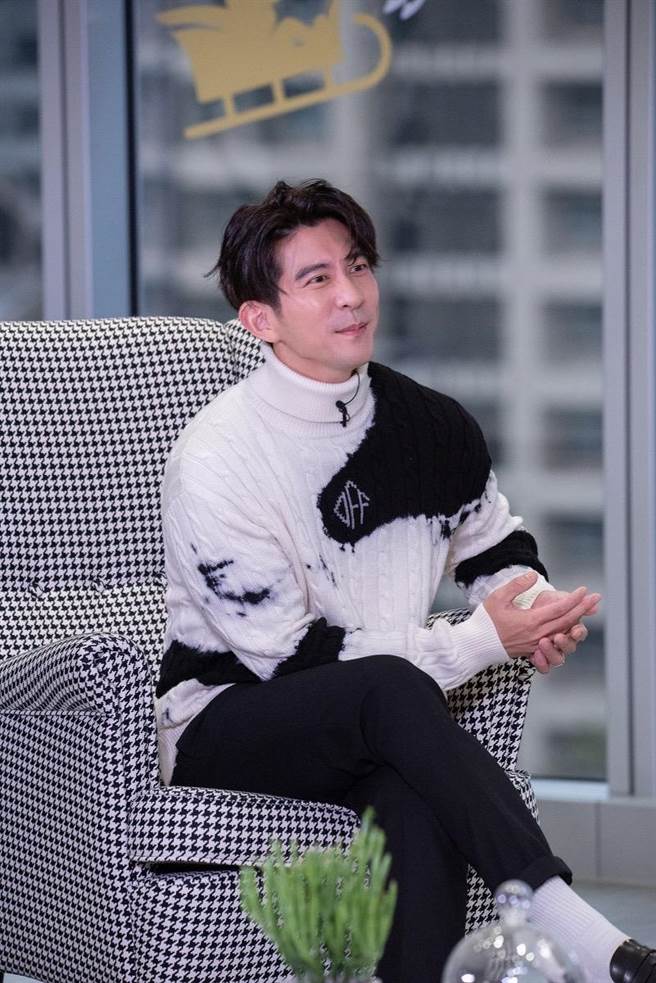 修杰楷上小S主持的《小姐不熙娣》。（东森综合提供）