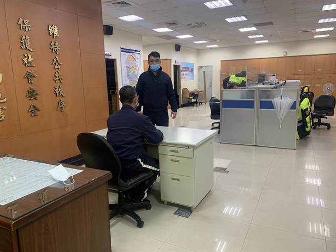 新北市中和警分局为减轻基层干部压力，今年2月23日起所辖共10个派出所，将增置一名副所长。（中和警分局提供）