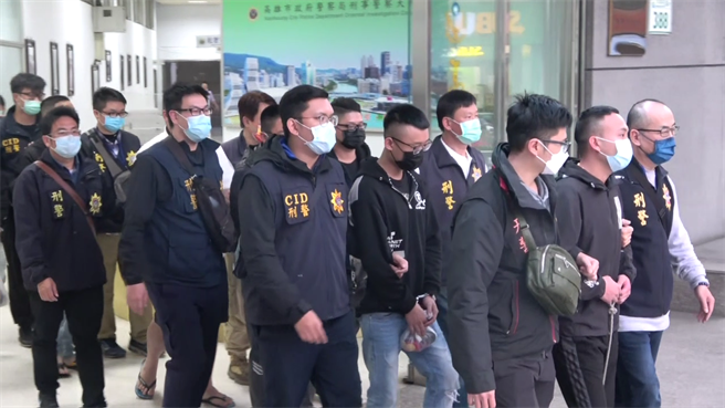 高雄市刑大偵一隊警方破獲以郭姓男子為首的暴力討債集團，逮捕6嫌移送法辦。（翻攝照片／石秀華高雄傳真）