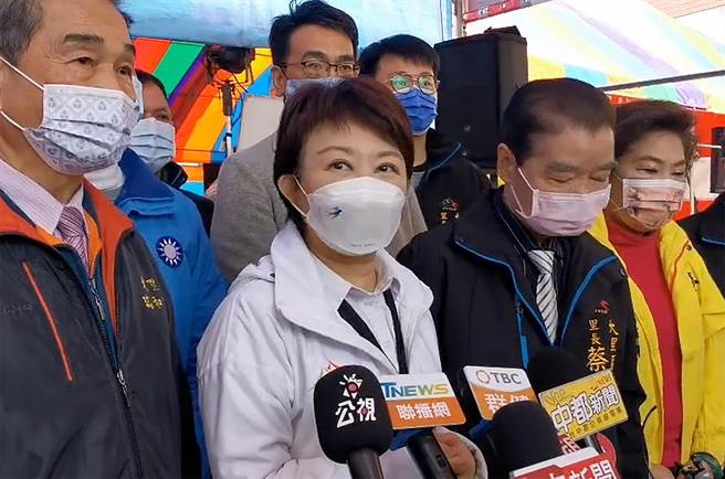 寒流急冻，全台最低温21日出现在大甲的7.9°C，台中市长卢秀燕21日呼吁市民注意保暖，针对街友也启动低温关怀机制。（黄国峰摄）