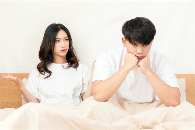 双方交往1年多后决议分手，谈分手当天男子希望有「分手炮」，没想到事后女方却以此要胁继续在一起，否则就提告性侵，男子无奈被迫当临时男友。（示意图/Shutterstock提供）