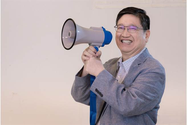 县长杨文科邀请年轻朋友踊跃报名Podcast节目「Let\'s Talk 大学声」，为青年世代发声。（新竹县政府提供／罗浚滨新竹传真）