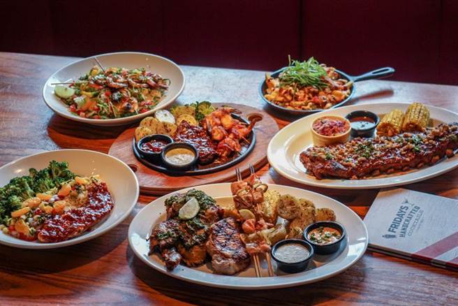（TGI FRIDAYS春季全新菜单，带来6道炭烤餐点新提案。图／TGI FRIDAYS星期五餐厅提供）
