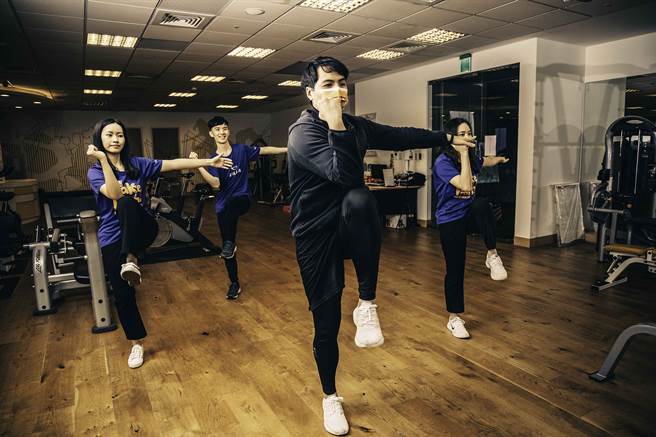 全球人寿希望同仁能在工作与生活中取得平衡，拥有幸福感，提供同仁专属的健身房及教练。（图/全球人寿提供）
