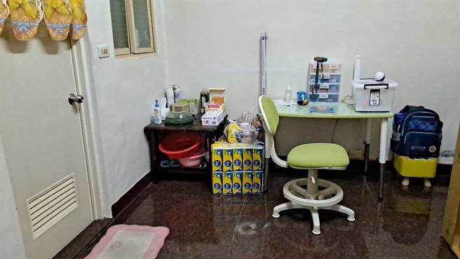 嘉义县卫生局去年5月在水上乡某民宅查获仅国中肄业梁姓男子当牙科密医，非法替人做假牙、根管治疗，被判有期徒刑1年4个月确定。（嘉义县政府提供∕吕妍庭嘉义传真）