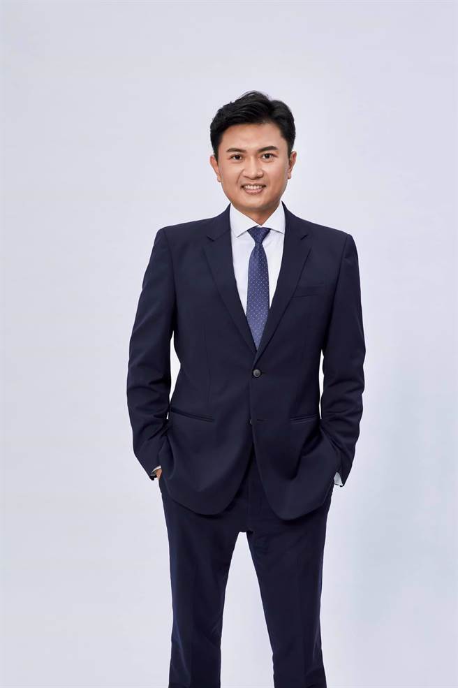 宣布投入民进党彰化县长初选的前台北畜产公司总经理姚量议，是国立溪湖高中创校第一届校友。（摘自脸书／谢琼云彰化传真）