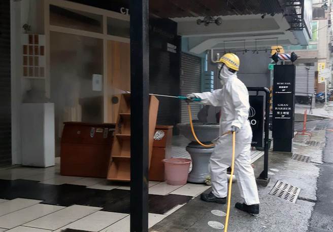 中油传染链再扩大！继昨天归仁3代同堂家族新增1例确诊女性后，台南市21日再新增1例确诊病例案20164，为该家族阴转阳同住未满10岁的男童，总计此一传染炼已造成该家族10人中有4人确诊。（台南市政府卫生局提供／洪荣志台南传真）