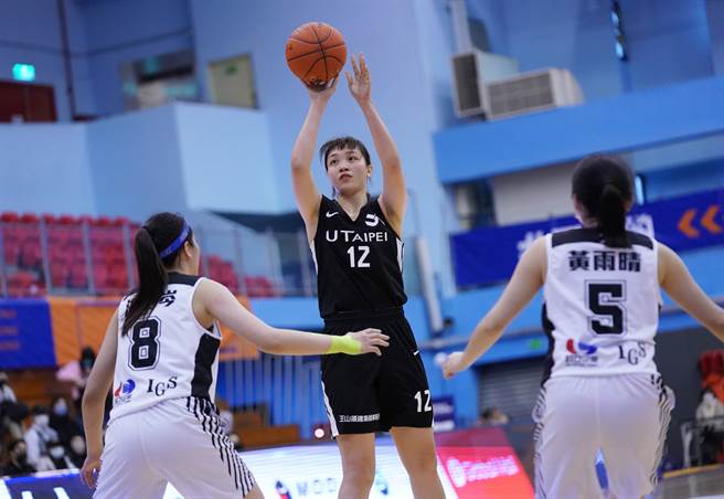 北市大学杨家佳（中）22分、11篮板。（大专体总提供）