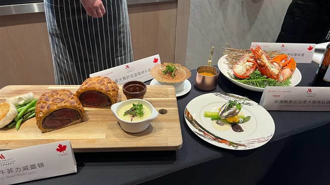 「加拿大美食节」，自2月21日起至3月20日期间，推出焗烤奶油龙虾、及特色牛肉料理、加国啤酒等美食美酒，令人有偽出国的fu。（柯宗纬摄）