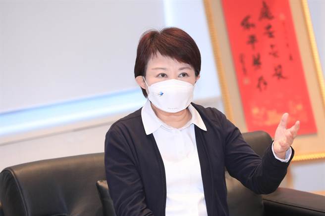 台中市卢秀燕表达「反煤不反气」，「增气需拆煤」的立场，为市民健康与呼吸权把关，市府同意提供相关土地作为天然气隔离站使用。（台中市府提供／卢金足台中传真）