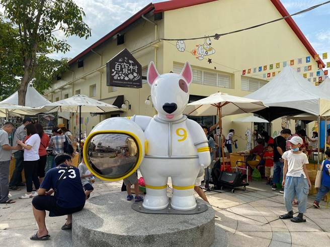 彰化百宝村二度重新大规模整修改造后，去年4月开幕试营运，虽仅短短半个月就因疫情搅局停业关馆，试营运期间仍吸引满满人潮，既充满文青风格又保有童趣，至今仍持续有游客前来驻足，拍照打卡。（彰化县政府提供／谢琼云彰化传真）