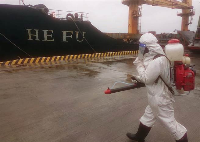 台中港再傳船員確診案例，港務分公司昨擴大進行碼頭清消。（民眾提供）