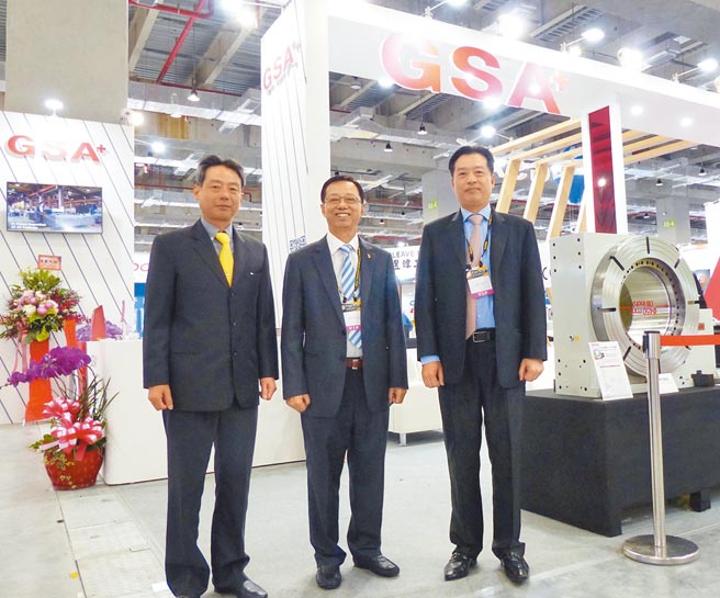 旭陽高階經營團隊：旭陽總經理游良祺（右起）、董事長游進坤與副總經理游良弘。圖／莊富安