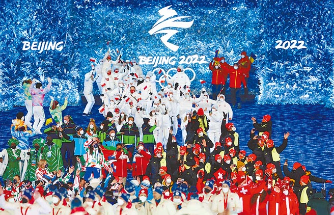 本屆冬奧猶如國際政治角力的舞台，搶走選手光環，圖為北京冬奧20日閉幕典禮。（路透）
