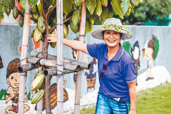 热心的潘玉燕成了隘寮社区活化成功的灵魂人物。（潘玉燕提供／林和生屏东传真）