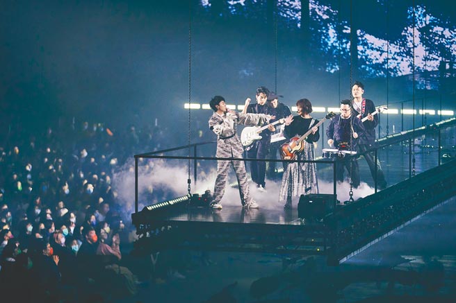 魚丁糸2場小巨蛋演唱會昨圓滿結束。（環球唱片提供）