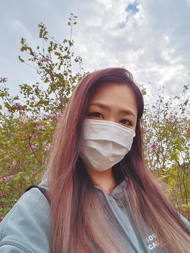 Galaxy S22 Ultra逆光自拍。（石欣蒨摄）