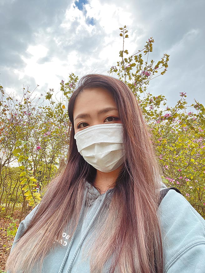 iPhone 13 Pro Max逆光自拍。（石欣蒨摄）