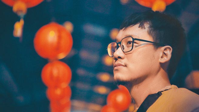 林楷伦1986年生，鱼贩，台中人，2020得过几座文学奖。