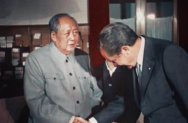 尼克森首度访问北京时，毛泽东的健康状况很差，说话也不情楚，尼克森当时认为毛可能有中风的后遗症。（图／新华社）