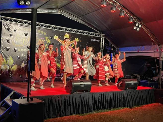 中台灣元宵燈會溫馨閉幕舞蹈表演。（台中市政府提供）