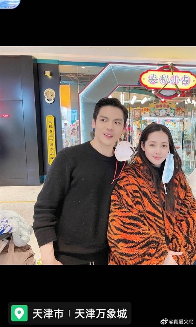 網友偶遇向佐夫妻。（圖／取自新浪娛樂）