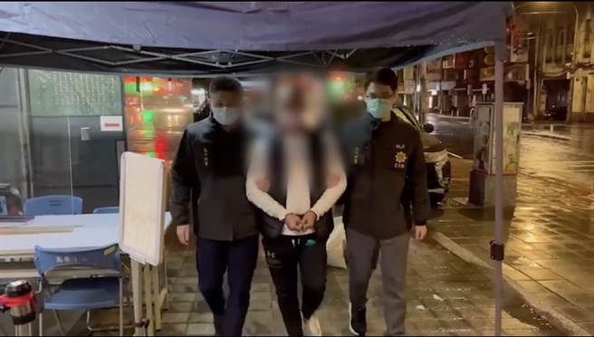 泼漆刚被罚又对民宅连轰5枪，前职棒球吴俊贤又被逮。(戴志扬翻摄)