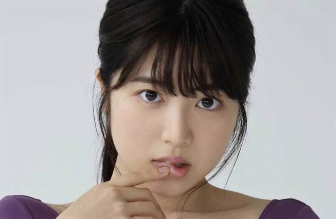 吉田莉樱曾夺下「高一选美大赛」冠军 。（吉田莉樱推特）