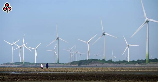 国研院海洋中心携手国海辉固，共同发展海洋研究与离岸风电技术。图为桃园观音海岸风电设施，非离岸风电设施。(本报资料照)