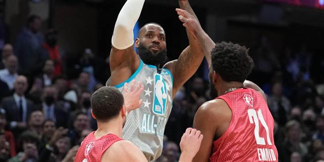 詹姆斯投進致勝一擊(路透社資料照)