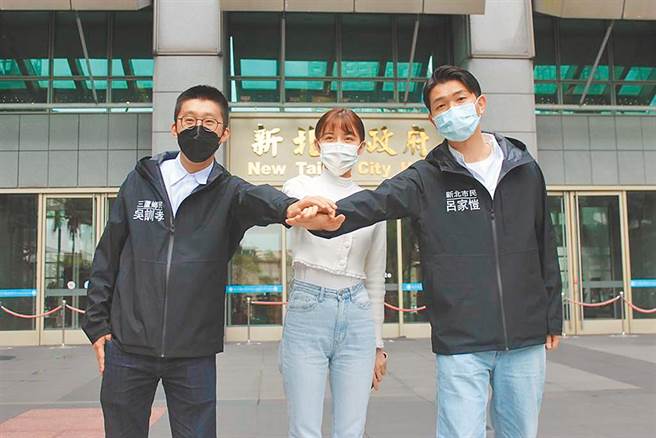 被外界視為「侯家軍」的前新北市府副發言人戴湘儀、呂家愷及前市長室祕書吳訓孝近期請辭投入新北市議員選舉，引起政壇關注。（陳慰慈攝）