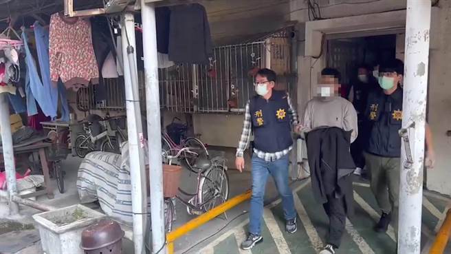 警方於苓雅區逮到葉嫌。（翻攝照片／高雄洪靖宜傳真）