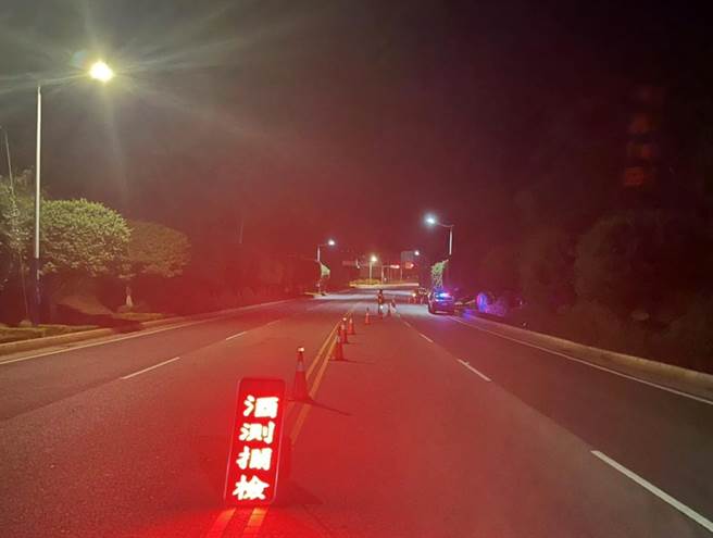 酒駕已在今年1月底修法重罰，金門縣府推廣酒後代駕，提醒有需要的鄉親善加利用，保障自己和別人的安全。（警方提供）