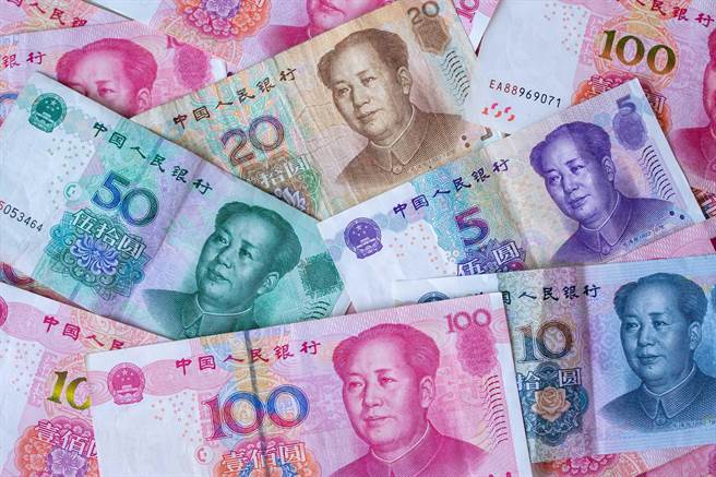 大陸人行與銀保監會要求，實體網點商銀需辦理現金存取業務。（shutterstock）