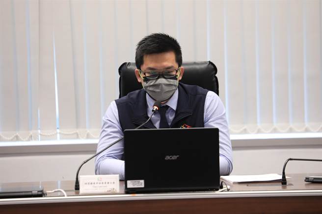 台中市研考會主委吳皇昇進行「台中青諮會推動成果及未來展望」專案報告。（盧金足攝）