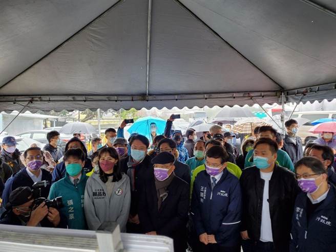 行政院长苏贞昌视察基隆捷运计画(铁道局提供)