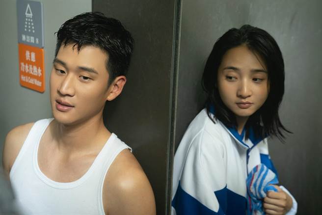 周兴哲（左）和李沐谈校园纯爱，吸全台票房近6000万。（华映提供）