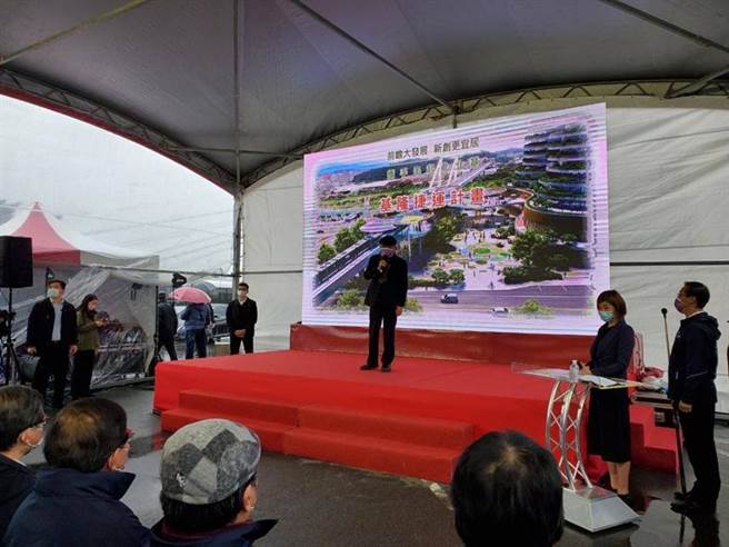 （行政院苏院长视察「基隆捷运计画案」。图／铁道局提供）
