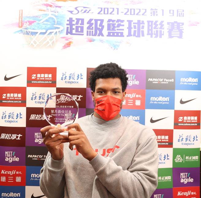 台银洋将莲恩帮助球队在一月拿下8连胜佳绩，因此获选SBL单月最佳球员殊荣。(中华篮协提供)