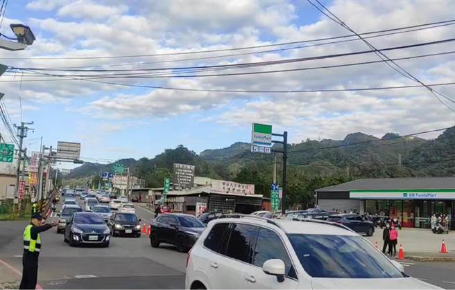 228连续假期即将到来，苗栗县警察局将动员300警力疏导交通。（苗栗县警察局提供／李京升苗栗传真）