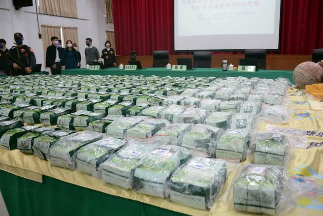 屏警破获县内治安史上最大走私毒品，查获近8亿元k他命。(林和生摄)