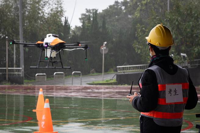 华梵大学无人机国家考场启用首日，考生应试情景。（华梵大学提供）