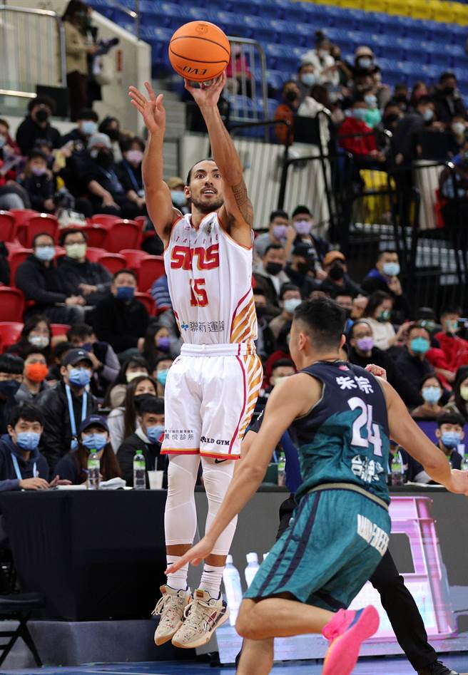 臺中太陽亞外射手何喬登上周面對台啤英熊單場投進10顆三分球，改寫聯盟紀錄。(台灣運彩xT1聯盟提供)